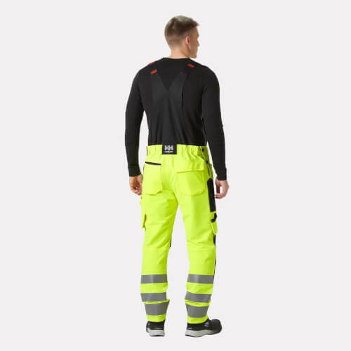 Helly Hansen 77549-369 Alna 4X bretelbroek op model