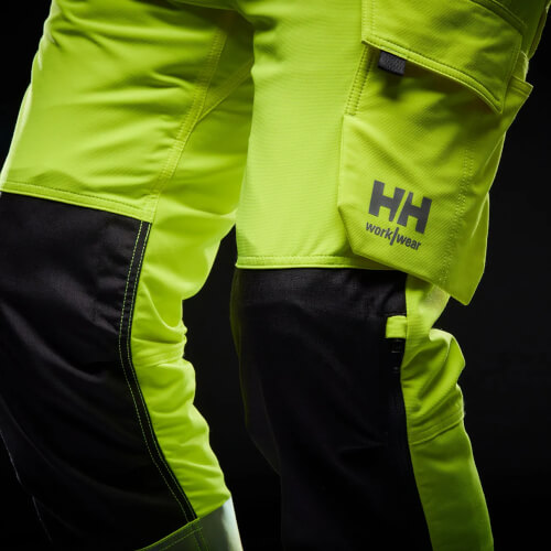 Helly Hansen 77549-369 Alna 4X bretelbroek in actie