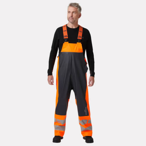 Helly Hansen 70596 Alna 2.0 fluo oranje regenbroek met bretels op model