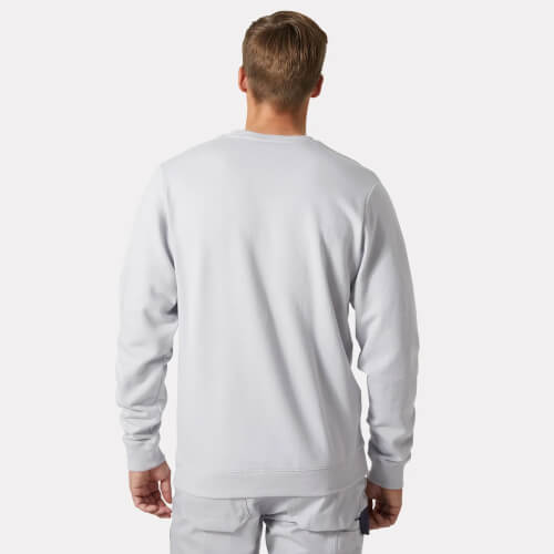 Helly Hansen 79324 910 Classic lichtgrijs sweatshirt in persoon achterzijde