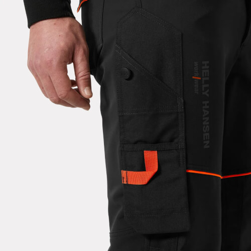 Helly Hansen 77553 Chelsea Evolution 2.0 zwarte werkbroek duimstokzak