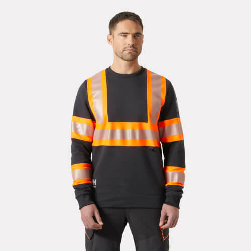 Helly Hansen 79272-269 ICU oranje sweater op het lichaam