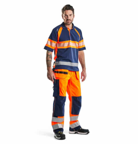 Blaklader 3338 fluo oranje blauw poloshirt op model
