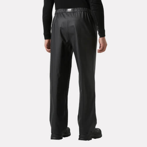 Helly Hansen 70480 990 Voss regenbroek op model achterzijde