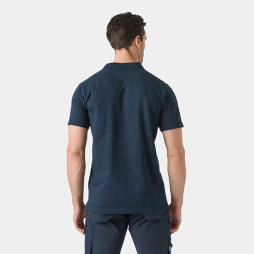 Helly Hansen 79398-590 Classic 2.0 poloshirt op model achterzijde