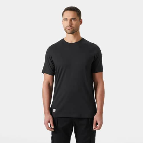 Helly Hansen 79397 Classic 2.0 T-shirt op model