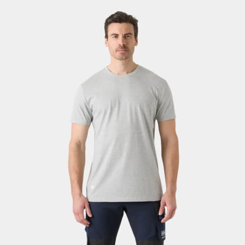 Helly Hansen 79397-930 Classic 2.0 T-Shirt op model