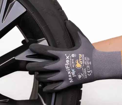 ATG Maxiflex Ultimate 42-874 werkhandschoenen in actie